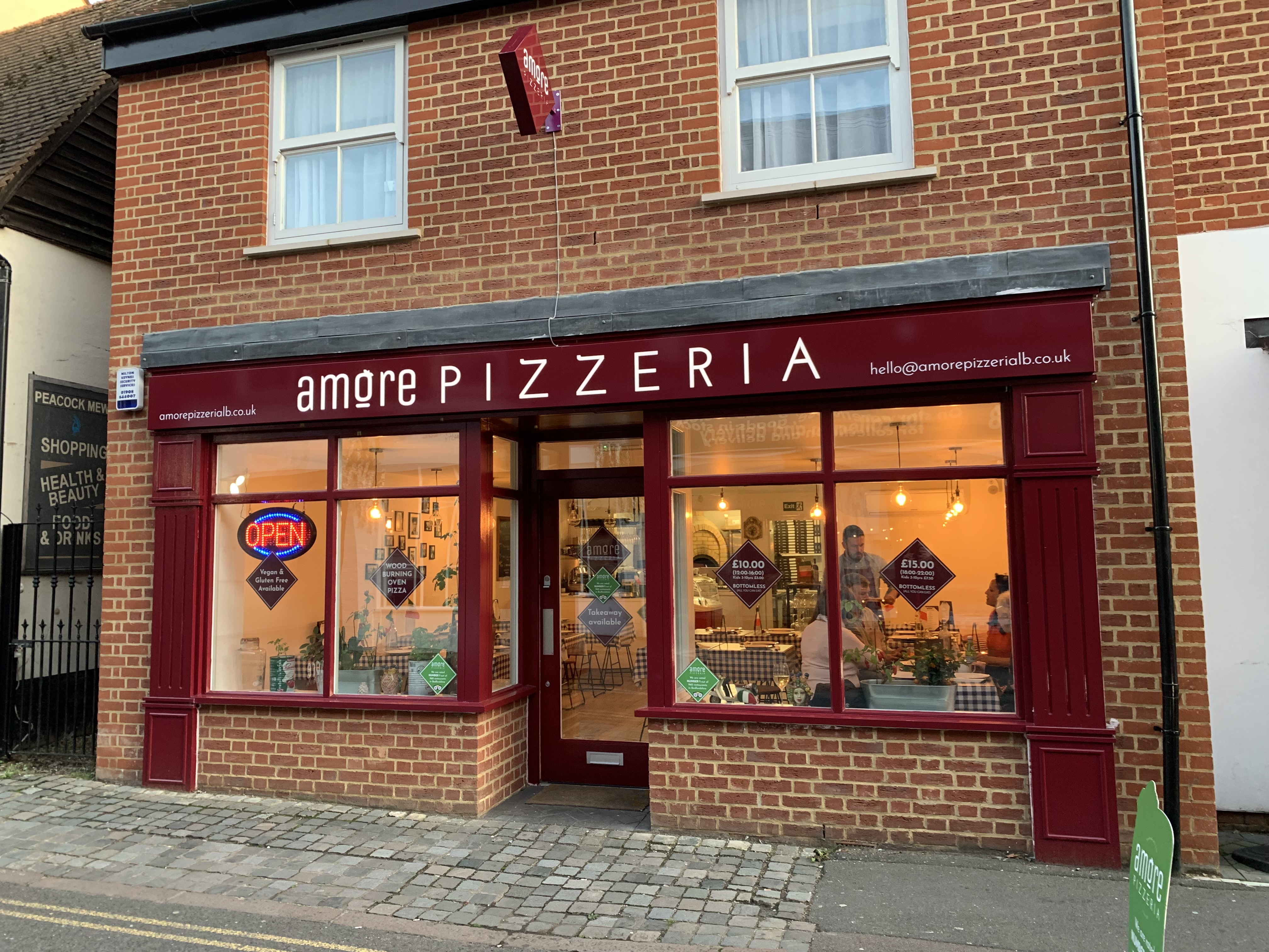 Amore Pizzeria restaurant front in Leighton Buzzard showing wood-burning oven signage